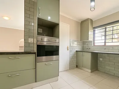 3 Bedroom House For Sale in Sandton - kBPz.webp