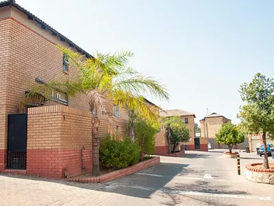 2 Bedroom Townhouse For Sale in Midrand - h6pK.webp