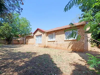 3 Bedroom Townhouse For Sale in Midrand - kEkl.webp