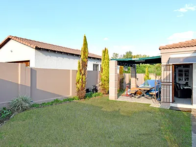 2 Bedroom House For Sale in Midrand - uMW4.webp