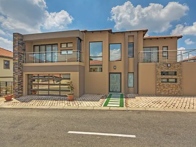 4 Bedroom Townhouse For Sale in Midrand - HIED.webp