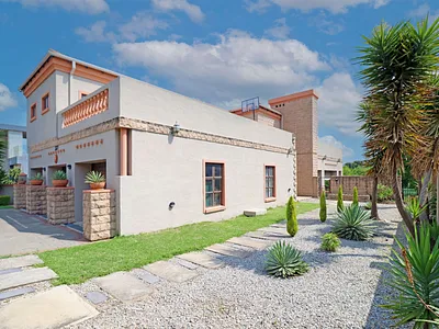 4 Bedroom House For Sale in Centurion - FQxI.webp