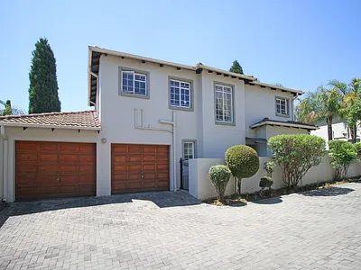 3 Bedroom Townhouse For Sale in Midrand - 1GeU.webp