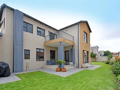 4 Bedroom House For Sale in Centurion - huNY.webp