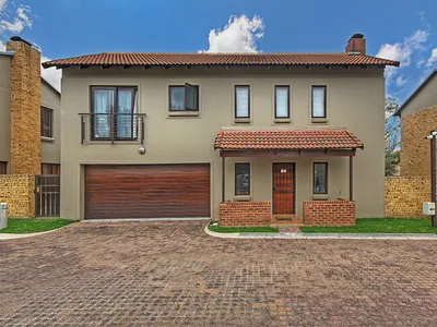 3 Bedroom Townhouse For Sale in Midrand - 9yN8.webp