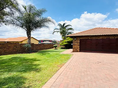 3 Bedroom House For Sale in Centurion - bDBU.webp