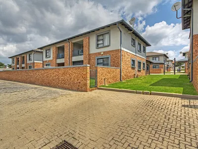 2 Bedroom Apartment For Sale in Midrand - QvxH.webp
