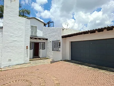 4 Bedroom House For Sale in Sandton - DsxL.webp