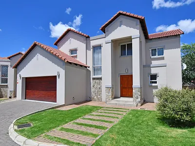 3 Bedroom Townhouse For Sale in Centurion - v5aQ.webp