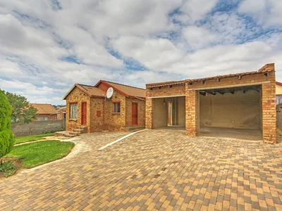 3 Bedroom House For Sale in Midrand - RzDm.webp
