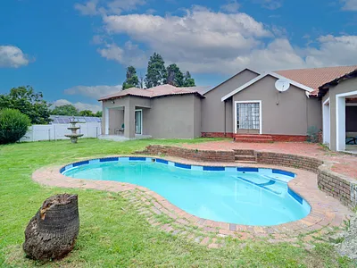 7 Bedroom House For Sale in Midrand - Pc6u.webp