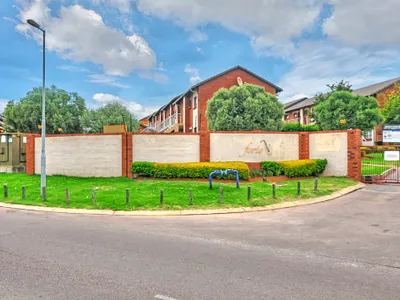 3 Bedroom Apartment For Sale in Midrand - FwbG.webp