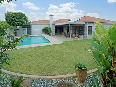 4 Bedroom House For Sale in Midrand - mRzu.webp