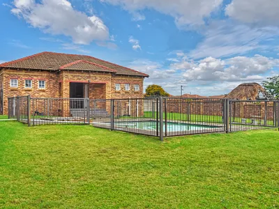 2 Bedroom Apartment For Sale in Midrand - l9oN.webp