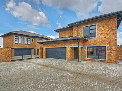 3 Bedroom Townhouse For Sale in Alberton - 5iRg.webp