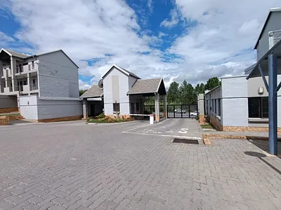 1 Bedroom Apartment For Sale in Midrand - 9ktG.webp