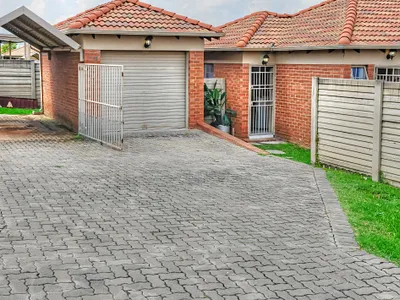 3 Bedroom Townhouse For Sale in Centurion - IFzB.webp