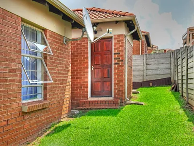 3 Bedroom Townhouse For Sale in Centurion - hgvX.webp