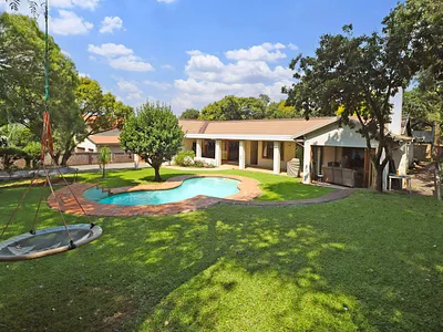 4 Bedroom House For Sale in Sandton - 5zIc.webp