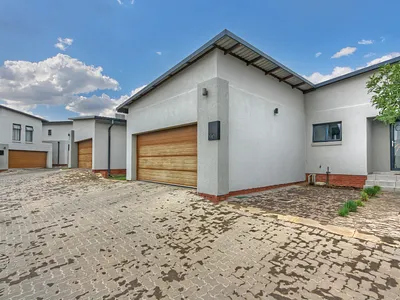 3 Bedroom Townhouse For Sale in Midrand - Od4N.webp