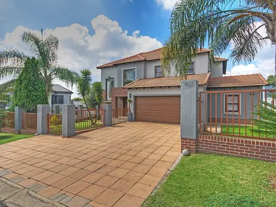5 Bedroom House For Sale in Centurion - zo56.webp
