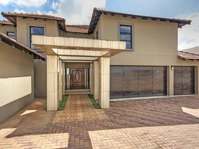 5 Bedroom House For Sale in Centurion - n1LT.webp