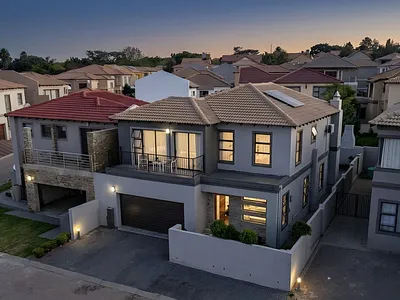6 Bedroom House For Sale in Midrand - mH4z.webp