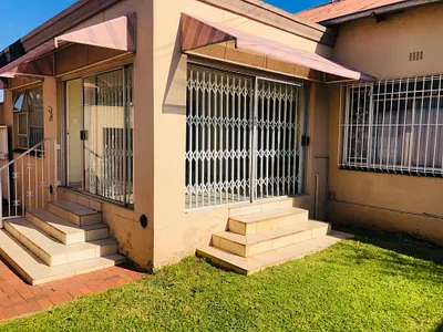 6 Bedroom House For Sale in Germiston - mbJL.webp