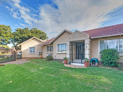 7 Bedroom House For Sale in Johannesburg - H6eZ.webp