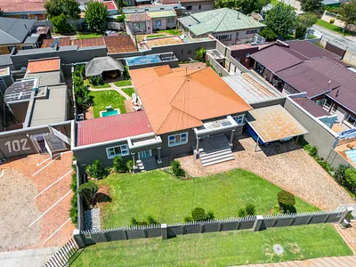 4 Bedroom House For Sale in Germiston - jid1.webp