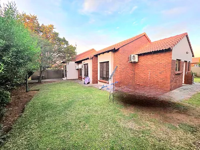 3 Bedroom Townhouse For Sale in Midrand - a9KJ.webp