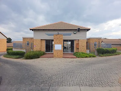 2 Bedroom Apartment For Sale in Midrand - VX6q.webp