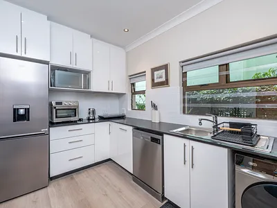 1 Bedroom Apartment To Rent in Cape Town - 7Sj6.webp