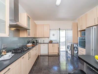 5 Bedroom House For Sale in Cape Town - FyKy.webp