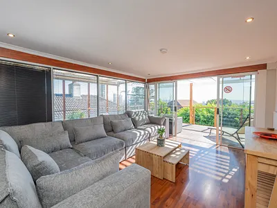 5 Bedroom House For Sale in Cape Town - Z3mR.webp