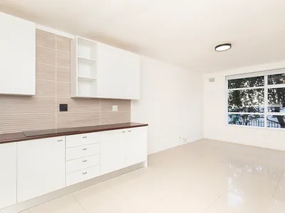 0.5 Bedroom Apartment To Rent in Cape Town - 90Yh.webp