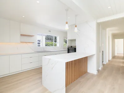 5 Bedroom House To Rent in Cape Town - dKGx.webp