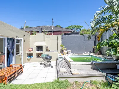 5 Bedroom House For Sale in Cape Town - TqUW.webp