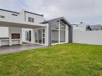 4 Bedroom House For Sale in Blouberg - kBKk.webp
