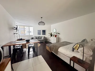 0.5 Bedroom Apartment To Rent in Cape Town - a2Cq.webp