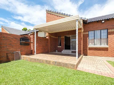 2 Bedroom Townhouse For Sale in Centurion - XkeM.webp