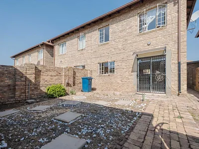 3 Bedroom Townhouse For Sale in Pretoria - img