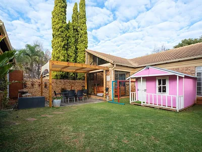 2 Bedroom Townhouse For Sale in Pretoria - img