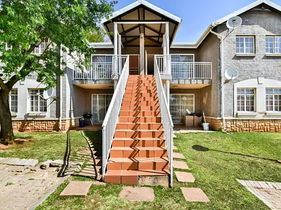 3 Bedroom Townhouse For Sale in Olympus AH, Pretoria - 2wFo.webp