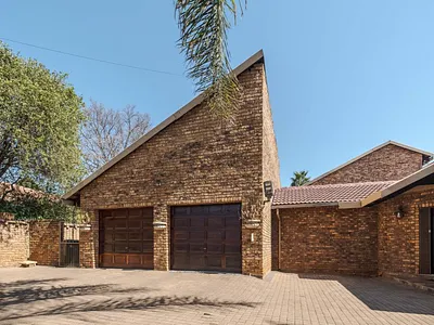 7 Bedroom House For Sale in Pretoria - img
