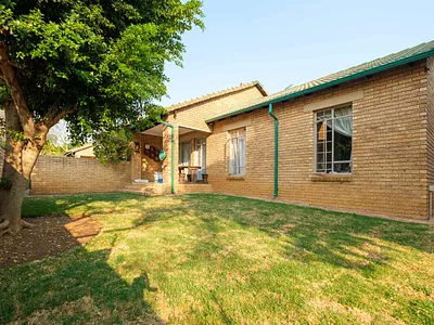 2 Bedroom Townhouse For Sale in Pretoria - img