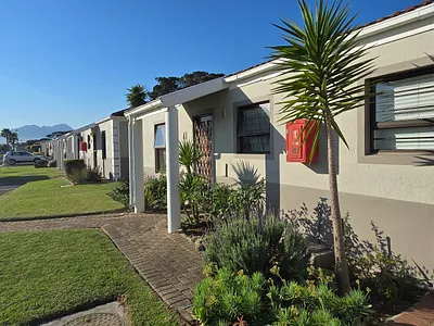 1 Bedroom Townhouse To Rent in Gordons Bay - l51r.webp