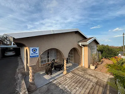 5 Bedroom House For Sale in Chatsworth - ubJr.webp