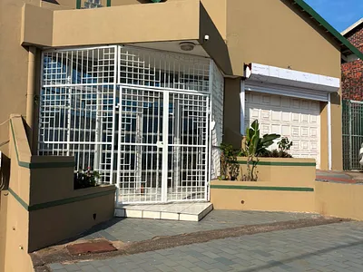 5 Bedroom House To Rent in Durban - HtDU.webp