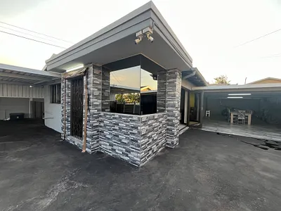 3 Bedroom House For Sale in Phoenix - img